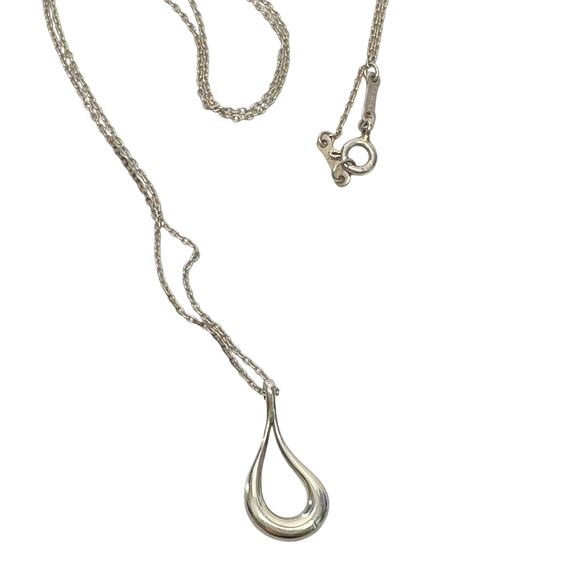 Tiffany and Co Small Elsa Peretti Teardrop Pendant Necklace 18" - Sterling - Picture 11 of 12